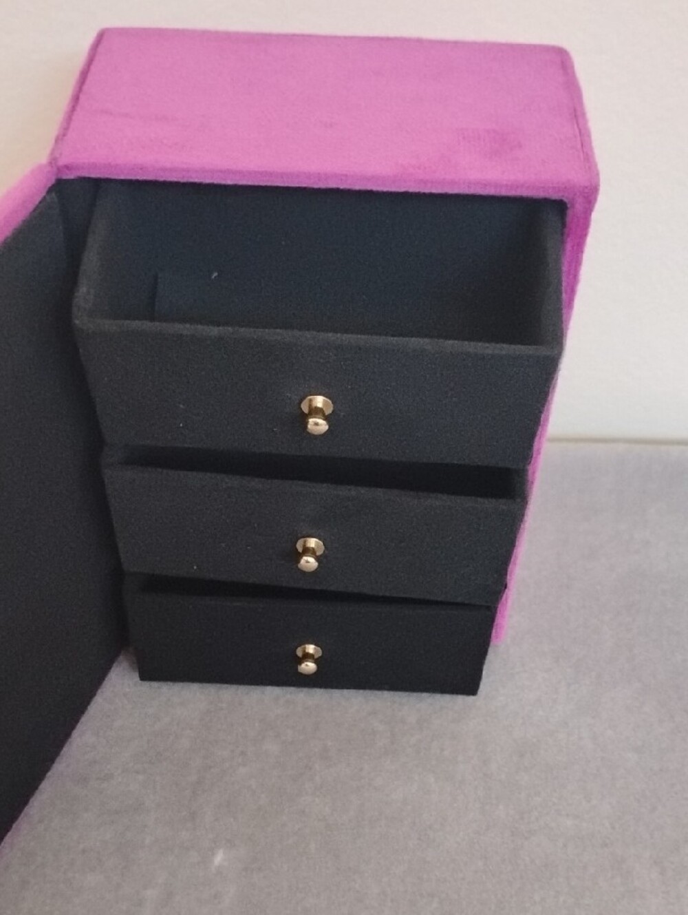NWT Pink /Purple Velvet Jewelry Box with Gold Accent - Picture 3 of 9